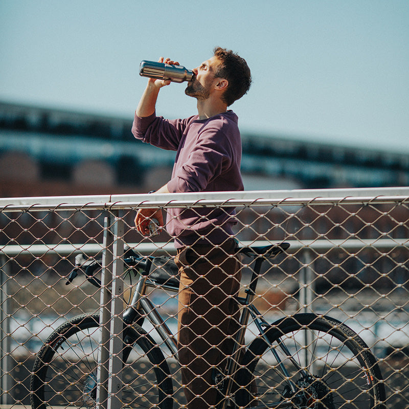 20oz-rise-reflect-with-bamboo-cap-f2 16oz_rise_reflect_man_bike_square.jpg