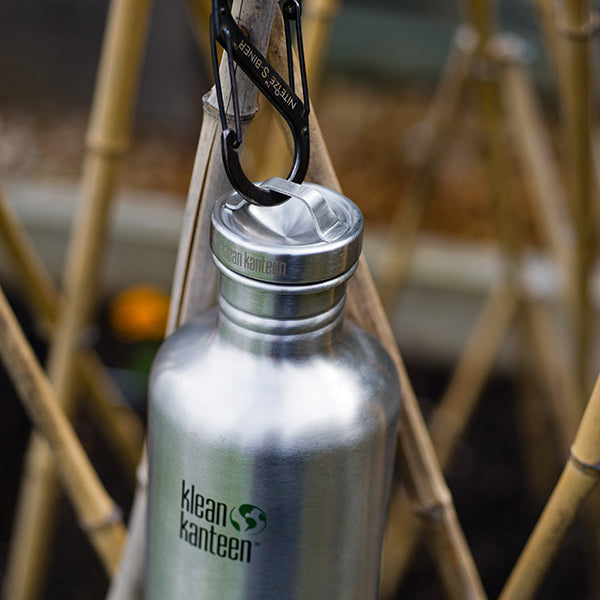 classic-steel-loop-cap-x9 40oz_bottle_steel_loop_cap_lifestyle.jpg