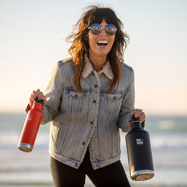 64oz-classic-with-loop-cap-m6 64oz_insulated_classic_black_beach_smile_square.jpg