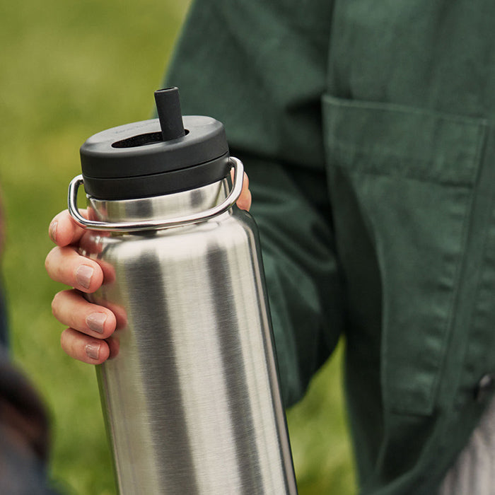 tkwide-twist-cap-with-straw-kit-a6 K32TKWSSL-BS-T-TWIST-32_oz_water_bottle_straw_cap_lifestyle_76e40be3-2488-47fa-afd0-c7d5ba075b15.jpg