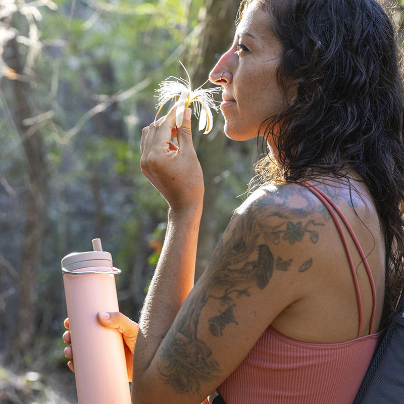 20oz-tkwide-with-twist-cap-v5 tkwide_20oz_insulated_bottle_twist_woman_flower_costarica_square.jpg